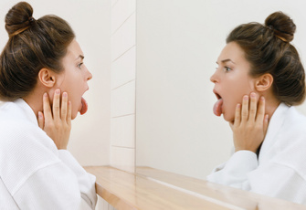 Как распознать болезни по языку: 10 симптомов, которые нельзя игнорировать
