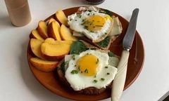 7 необычных и простых рецептов яичницы к завтраку