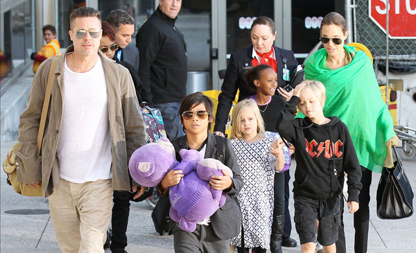 Джоли и Питт вернулись в Лос-Анджелес с детьми