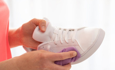 В белоснежных кроссовках всегда и везде: лайфхак по мгновенной очистке белой обуви