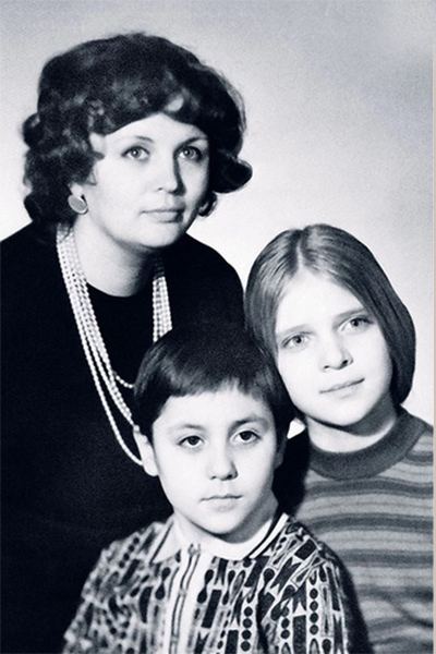 Армен Джигарханян: психическое заболевание первой жены, гибель дочки и скандал с Виталиной