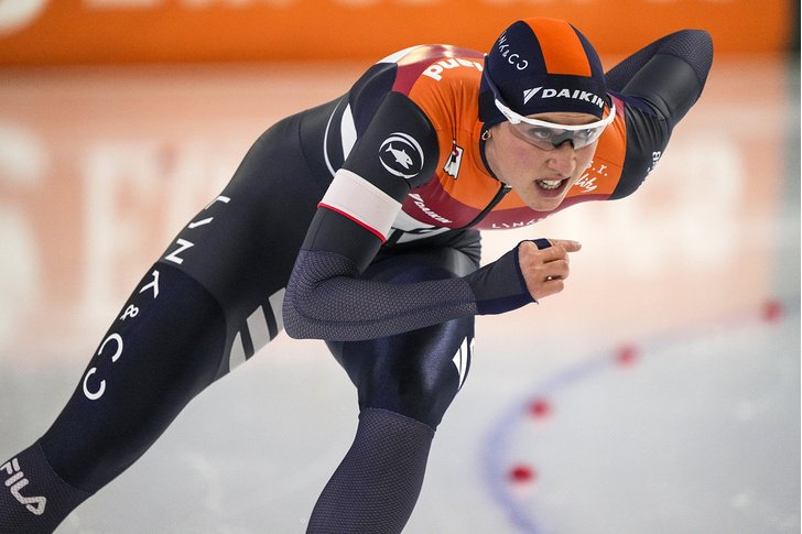 Suzanne Schulting competing during the Olympisch Kwalificatie Toernooi at Thialf on December 28, 2021 in Heerenveen, Netherlands