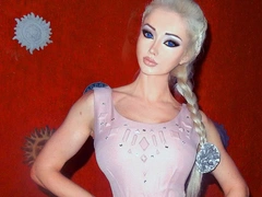 «38 кг на весах!»: «живая Барби» Валерия Лукьянова похудела из-за коронавируса