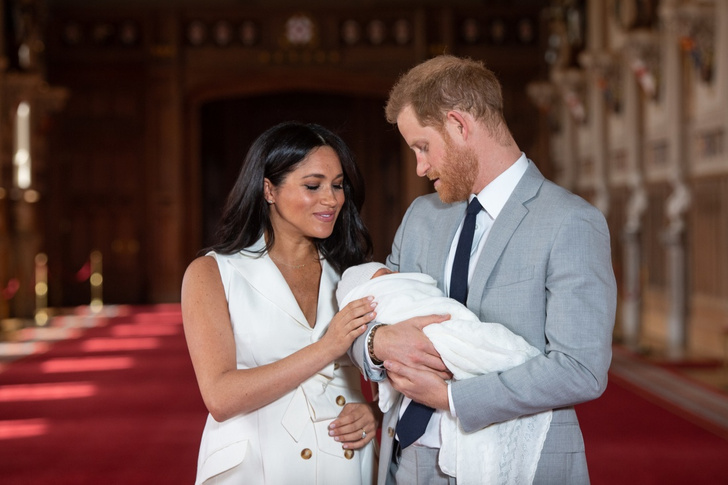 В годовщину помолвки Гарри и Меган в Сети обсуждают вторую беременность герцогини