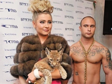 28-летний стриптизер стал рабом Лены Лениной ради крутой иномарки