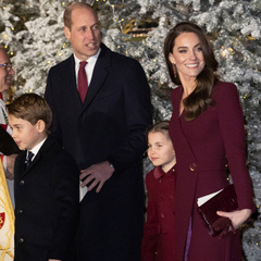 Роскошная Кейт, умиротворенная Камилла: как выглядела королевская семья на рождественской службе