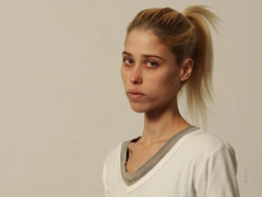 Седые волосы, кожа да кости: 35-летняя модель Карина Бауман умерла после критического похудения до 24 кг