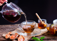 Зимний чай «Шарлотка»: необычный рецепт любимого напитка, который согреет в холода