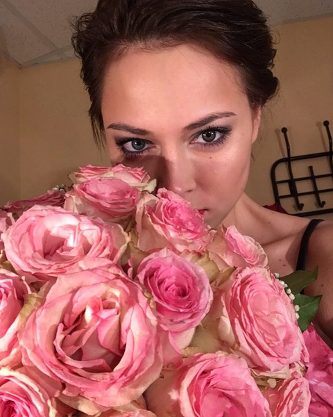 Настасья Самбурская оправдалась за «больное» фото без макияжа