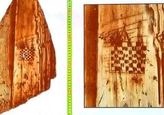 Расчертили прямо на лодке: посмотрите на шахматную доску древних новгородцев