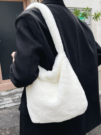 Фото №5 - Топ-10 самых модных меховых сумок: мастхэв осени и зимы 2021