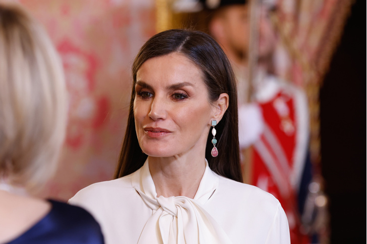 Клубничный зефир: королева Летиция на дипломатическом приеме в Мадриде
