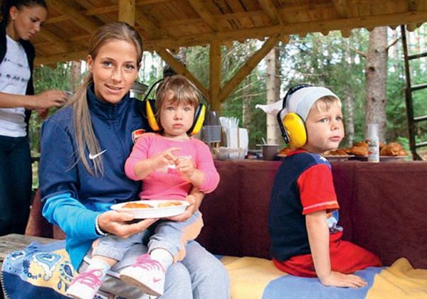 Юля с дочкой Яной и сыном Артемом на отдыхе, 2012 год