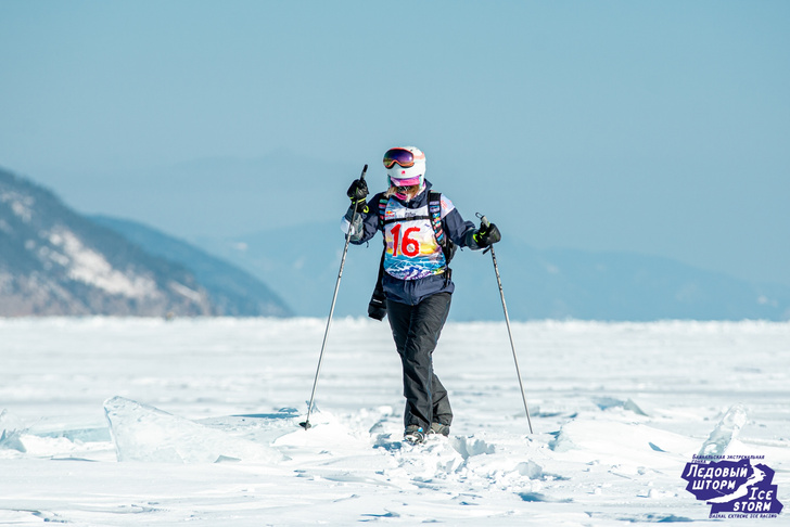«Непреднамеренное купание» в -20: как педиатр преодолела 210 километров по Байкалу на коньках