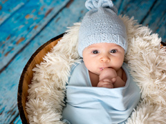 Часики не смеются: россияне назвали идеальный возраст для рождения первенца