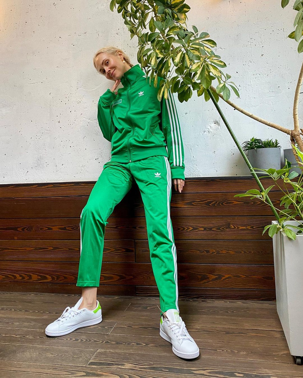 Фото №1 - Go green: Ольга Карпуть в именном костюме adidas Originals