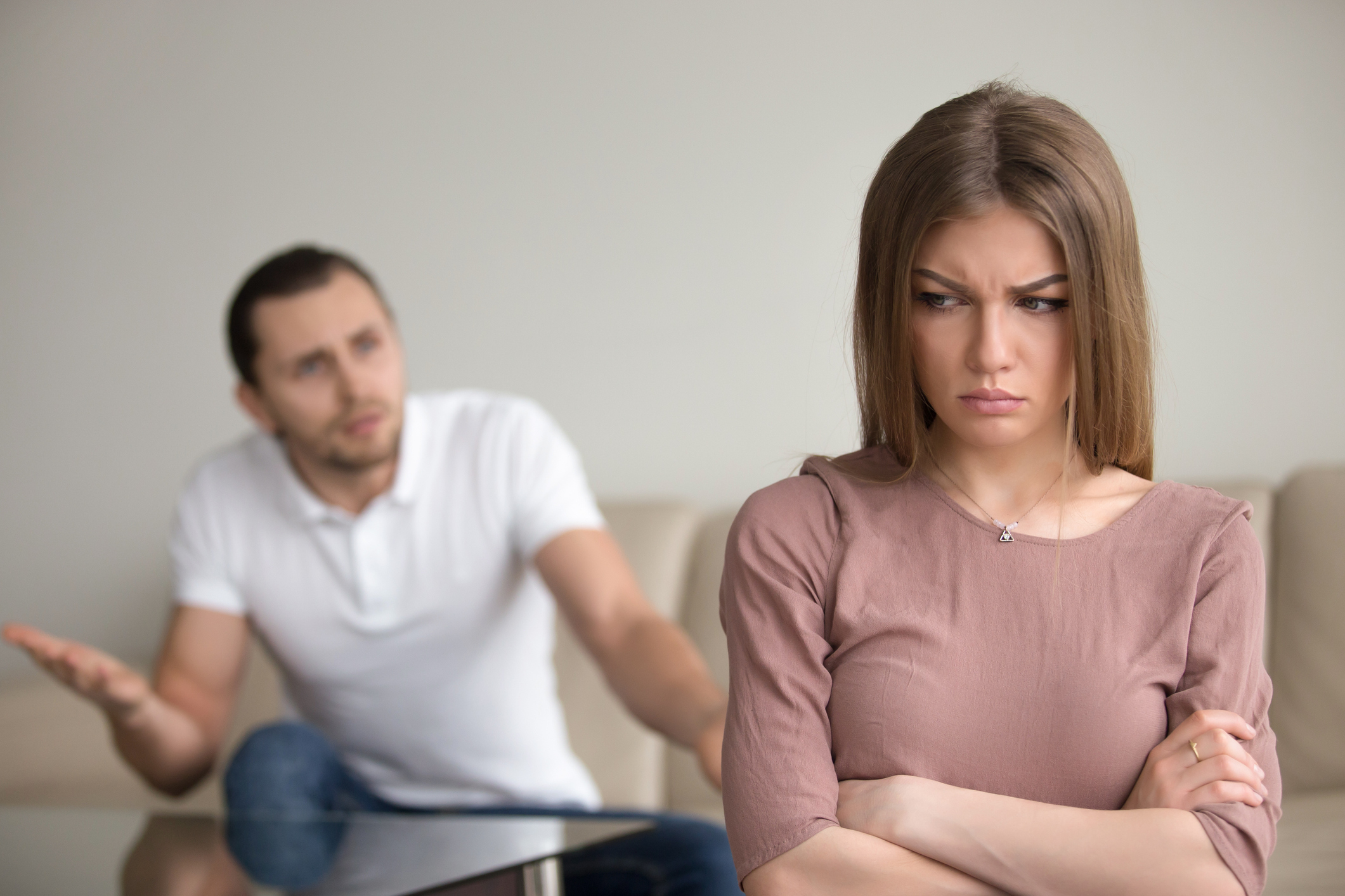 Как перестать ревновать партнера к бывшим отношениям — рассказывает психотерапевт | бант-на-машину.рф