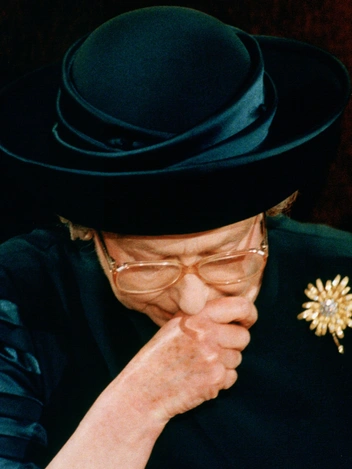 Королева во время произнесения речи об «annus horribilis» в лондонской Ратуше