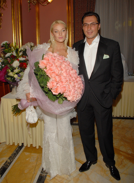 Пока Анастасия Волочкова льет помои на Игоря Вдовина, в его семье все шикарно — фото