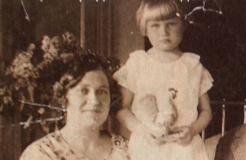 Бабушка Зина с дочкой Таней, мамой Анны Семенович. Середина 50-х годов