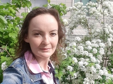 Стриптизерша сбежала в лес к отшельнику, а ее ребенок попал в приют