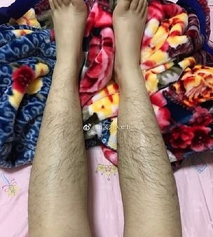 Месть пушистых: китаянки устроили конкурс на самые волосатые ноги