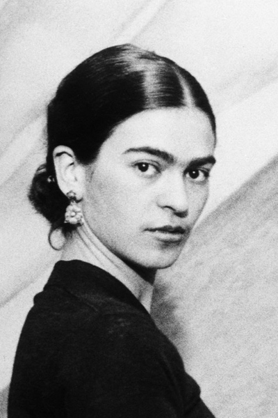 Художница Фрида Кало ввела в моду широкие брови 
