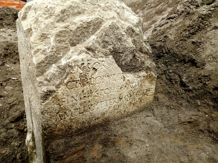 В Риме нашли камень, который 2000 лет назад определял границы города