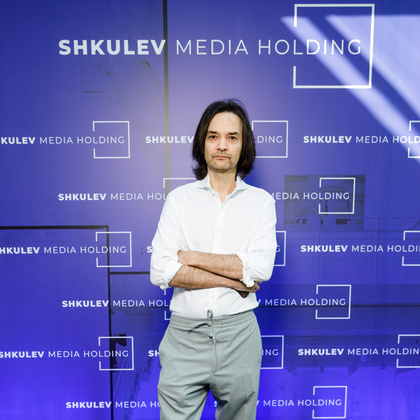 Shkulev media holding. Шкулев Медиа Холдинг. Шкулев Медиа Холдинг фото. SHKULEV Media holding логотип. Филипп Шкулев.