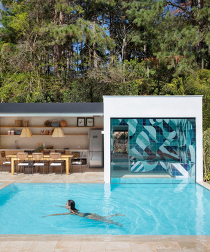 Дом под Рио-де-Жанейро с бассейном и необычной сауной