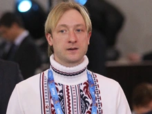 Евгений Плющенко сделает из вынутых шурупов погремушку для сына