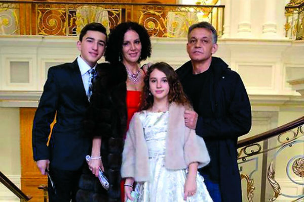 Павел поддерживает связь с женой и детьми Дмитрия Хворостовского