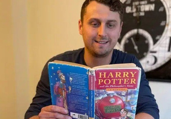 Гарри Поттер продал книгу о Гарри Поттере