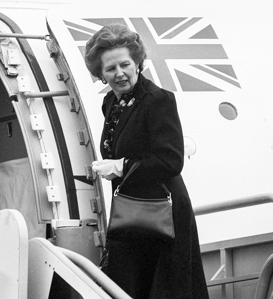 Почему сумка Маргарет Тэтчер приводила в ужас всех политиков — ответ вас шокирует