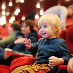 Зачем вести ребенка в театр?