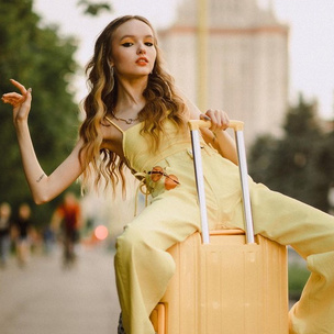 Арина Данилова: как носить желтый цвет этим летом, чтобы излучать позитив 💛