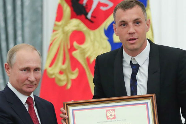 Артем Дзюба даже предложил Владимиру Путину заняться футболом