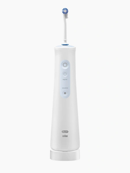 ИрригаторИрригатор Oral-B Aquacare 4 Pro-Expert позволяет качественно удалять остатки пищи из межзубного пространства, а также бережно массировать десны.Где купить: lamoda.ru