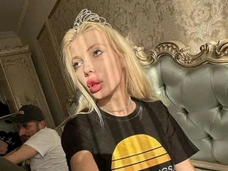 Девушка Паши Техника чудом выжила после падения с многоэтажки и рассказала, что случилось