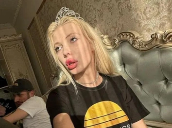 Девушка Паши Техника чудом выжила после падения с многоэтажки и рассказала, что случилось