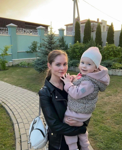 Мобилизованный муж Юлии Липницкой ведет соцсети из зоны боевых действий