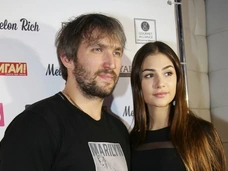 «Нужно всех облить грязью»: жена Александра Овечкина поддержала сборную по хоккею после поражения