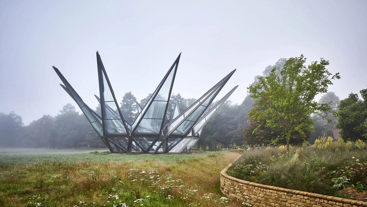 Стеклянный цветок: оранжерея Heatherwick Studio в Великобритании