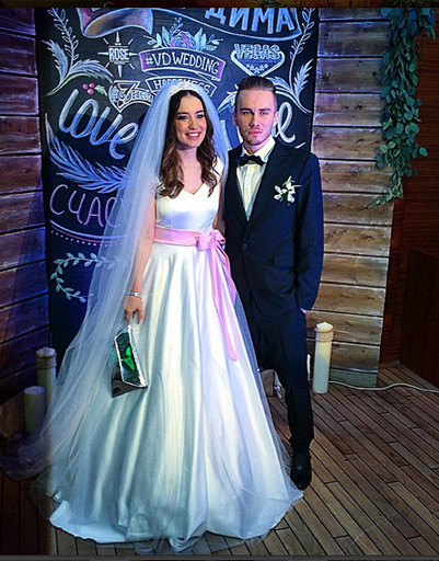 Дайнеко и Дмитрий Клейман сегодня уже не муж и жена, но платье Вики ее поклонники помнят до сих пор