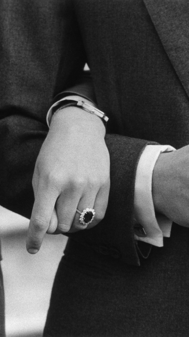 Война невест: почему помолвочное кольцо Дианы должно было принадлежать Меган Маркл (и как оно оказалось у Кейт)