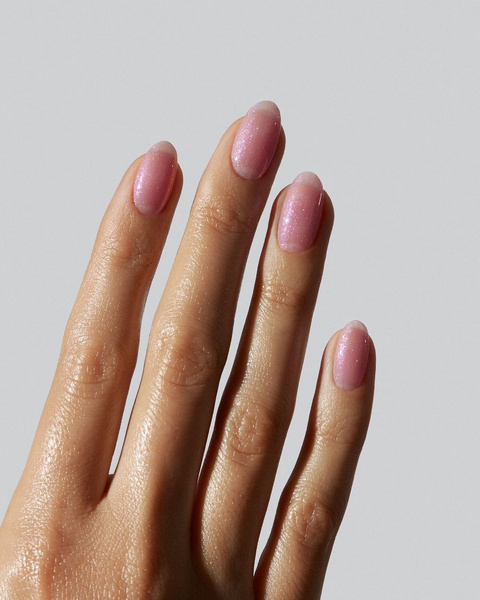 Ставим лайк: Lip gloss nails — красивый тренд нежного маникюра на зиму 2023 🌸
