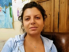 Отсутствие продуктов и дефицит книг: беременная Симоньян вспомнила свое тяжелое детство