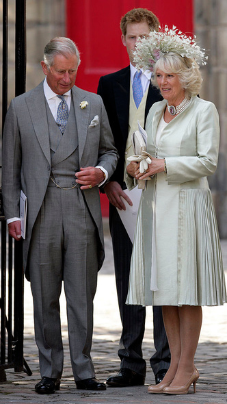 Самые необычные и странные свадебные шляпки королевской семьи