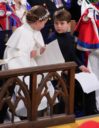Трогает до слез: как принц Луи успокаивал дедушку Карла перед коронацией (и это очень мило)