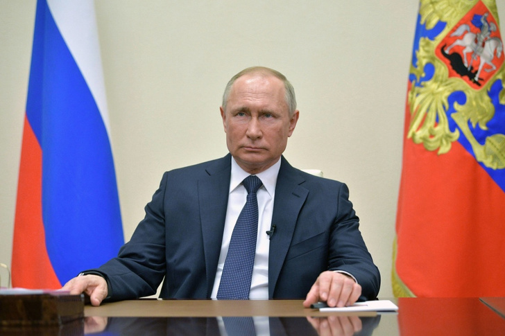 Владимир Путин поручил выделить 223 млрд рублей на поддержку экономики, пострадавшей от пандемии